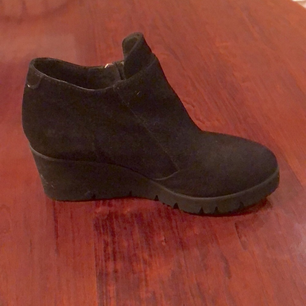 Women black suede booties